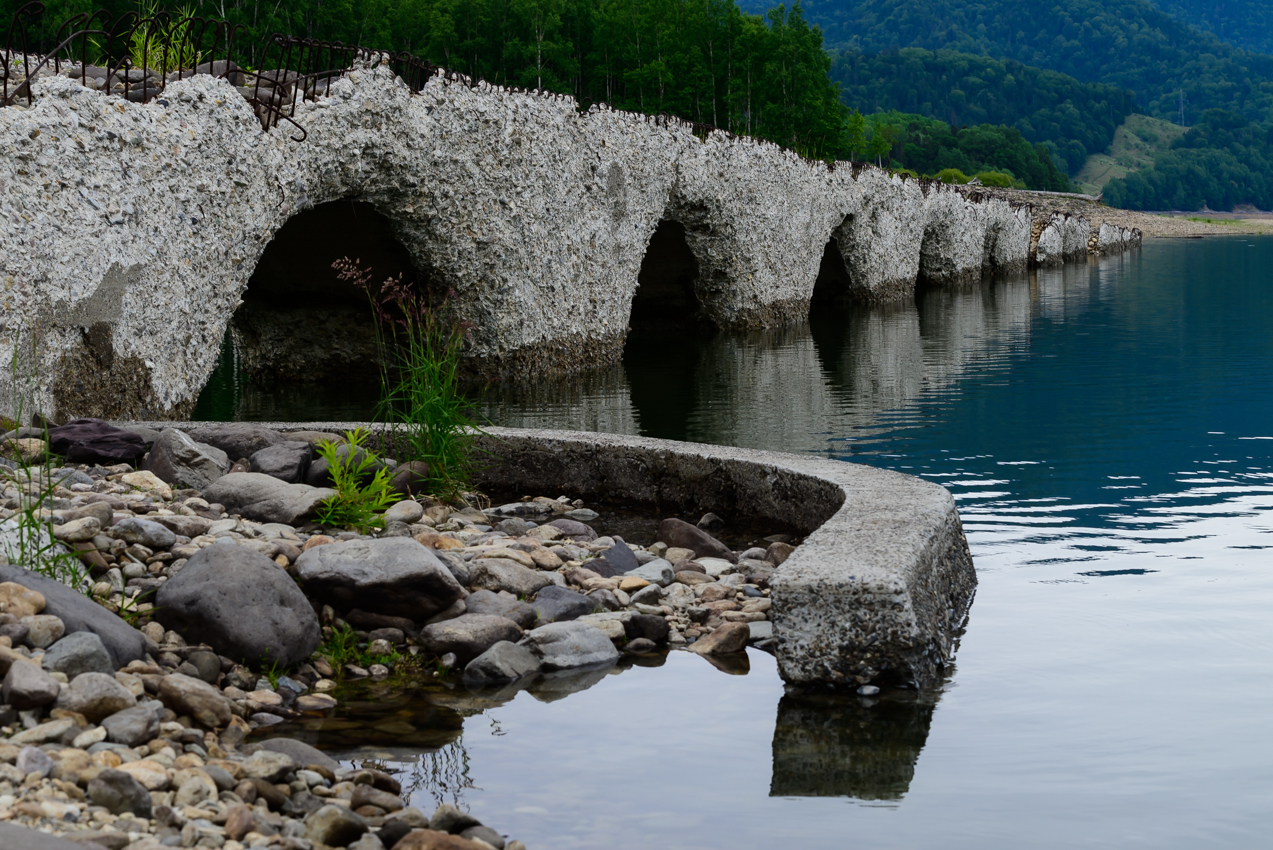 沈んでいく橋