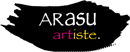 Trace de peinture noire avec le nom de l'artiste peintre Arasu, Sandrine Sueur. 