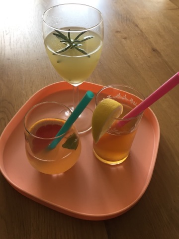 Pompelmoes limonade met basilicum