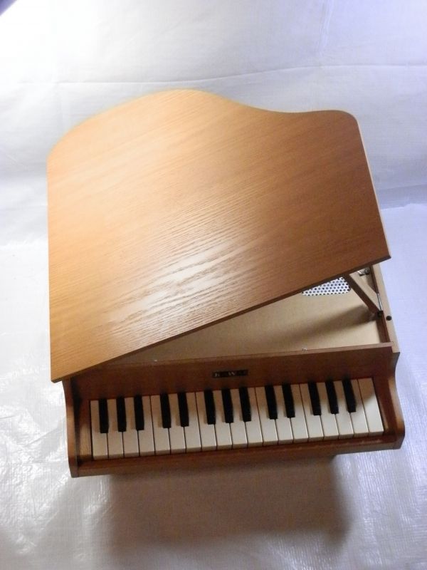 【木製玩具買取】KAWAI/カワイ　ミニグランドピアノ　32鍵盤　木目調｜東京都港区