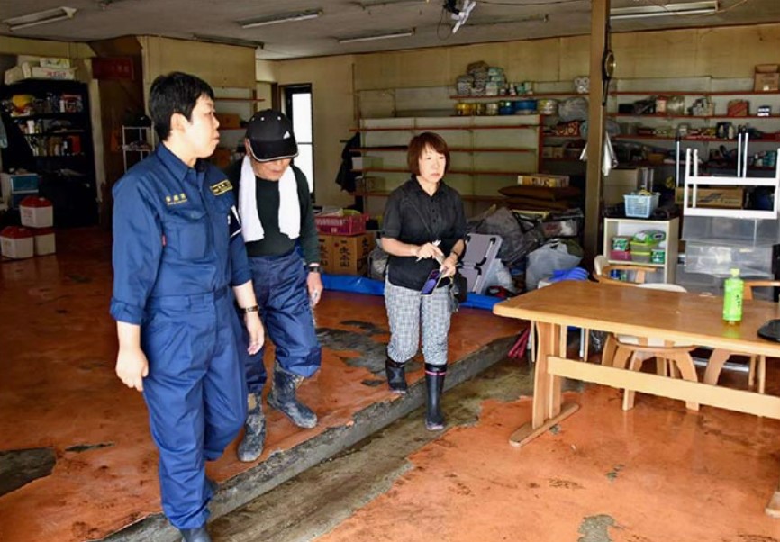 豪雨　共産党が調査　住民切々 家の解体　お金足りぬ 岩渕議員ら秋田・仙北へ
