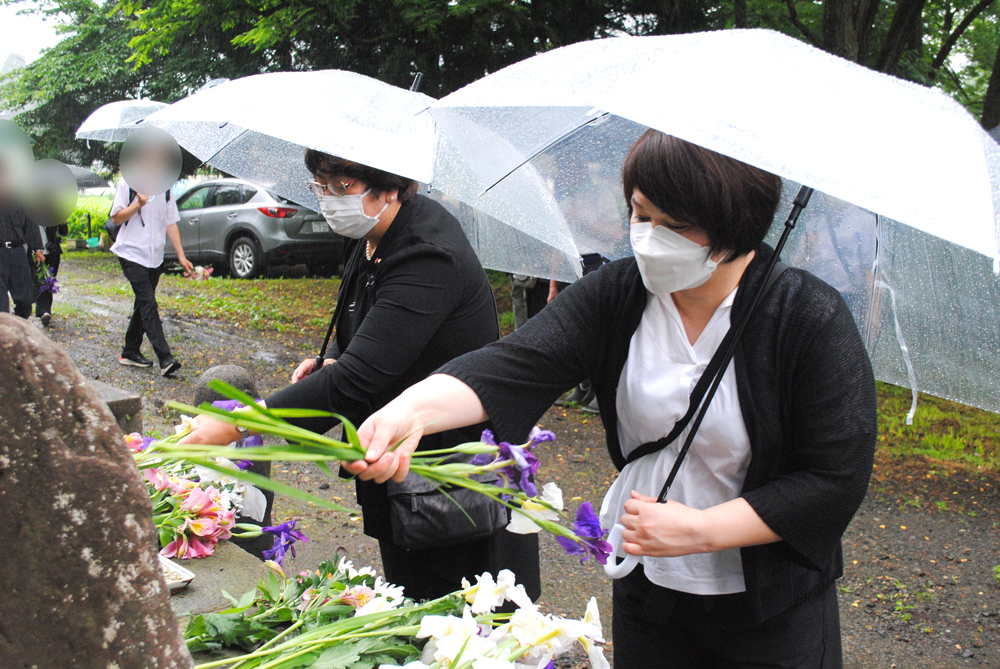 日中不再戦・友好・平和へ　秋田・大館　花岡事件78年　高橋衆議院議員ら献花