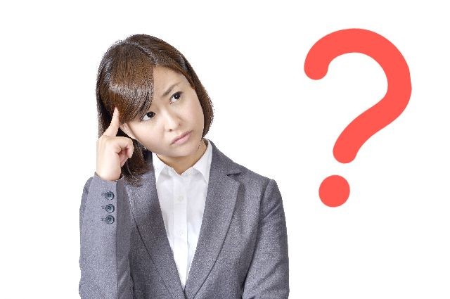 悩む女性