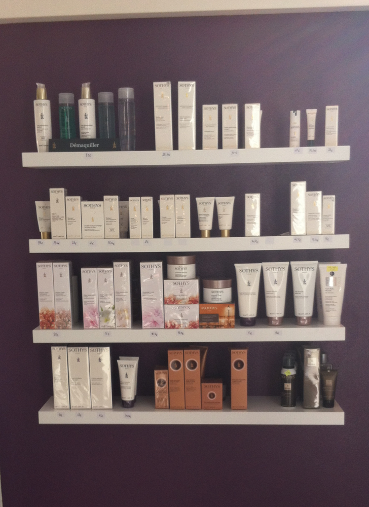 Vous pouvez retrouver tout votre rituel beauté du démaquillant au gommage visage ou corps ,crèmes ,produits solaire et également la gamme HOMME