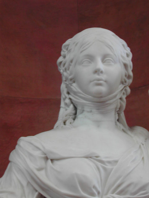 Detail from: Statue of the Prussian princess Luise and her sister Friederike, Johann Gottfried Schadow, 1797, Alte Nationalgalerie, Berlin. Photo: Epochs of Fashion