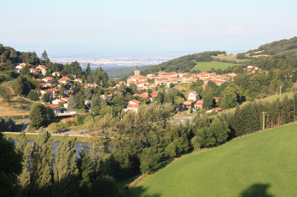 Le village d' Yzeron vue sur Lyon