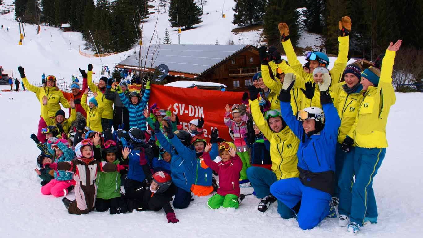 Viele Skilehrer und Helfer im Einsatz.