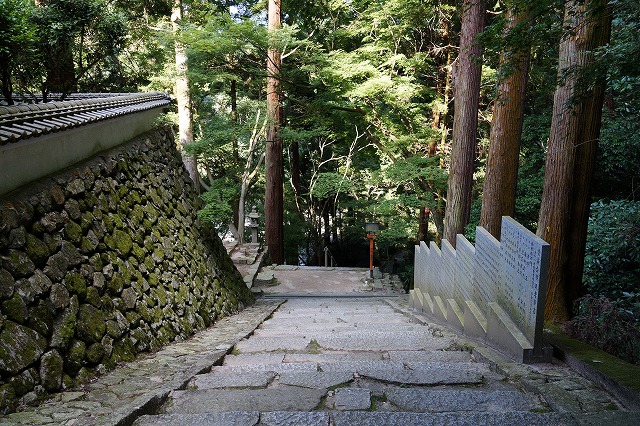 10　西山興隆寺　城の中を歩いているような錯覚をします