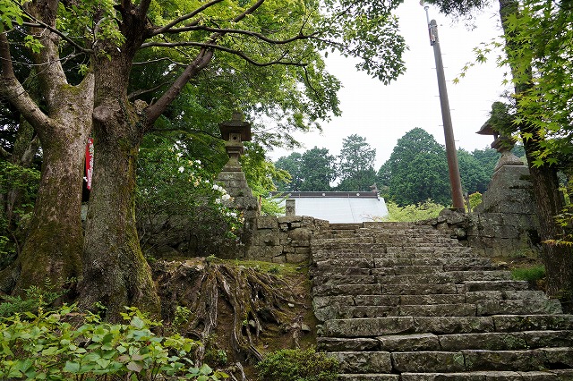 01　大山寺　この階段の上に本堂があります