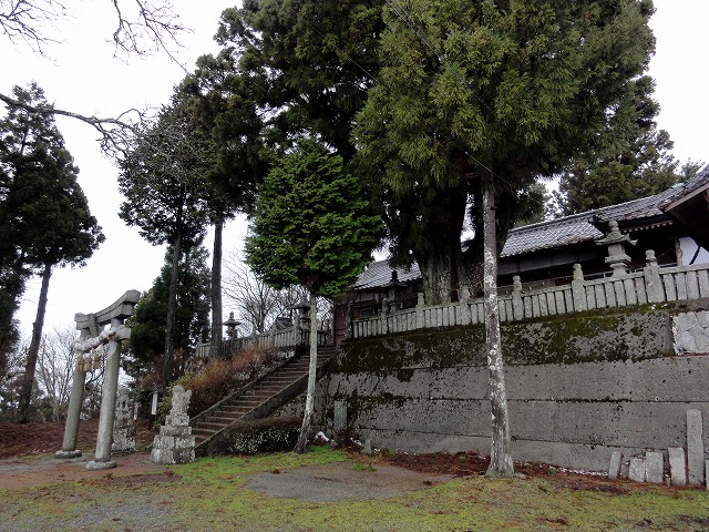 大川山　山頂の神社