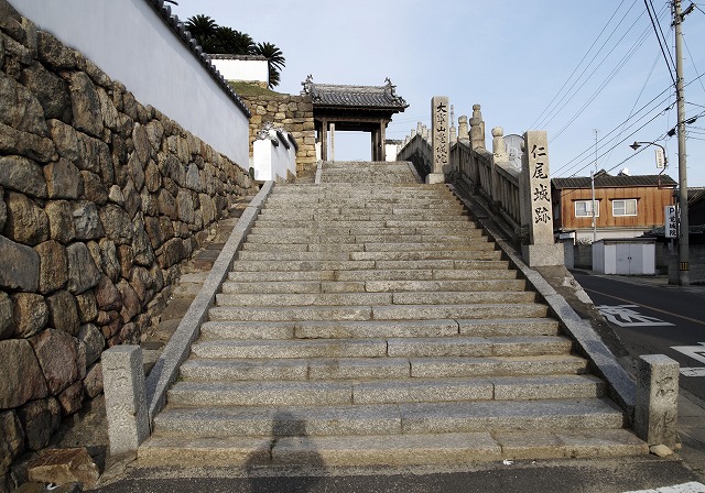 八紘山　覚城院より登ります