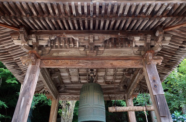 10　西山興隆寺　銅鐘は１２８６（弘安９）年の鋳造　重要文化財は宝物館の中？