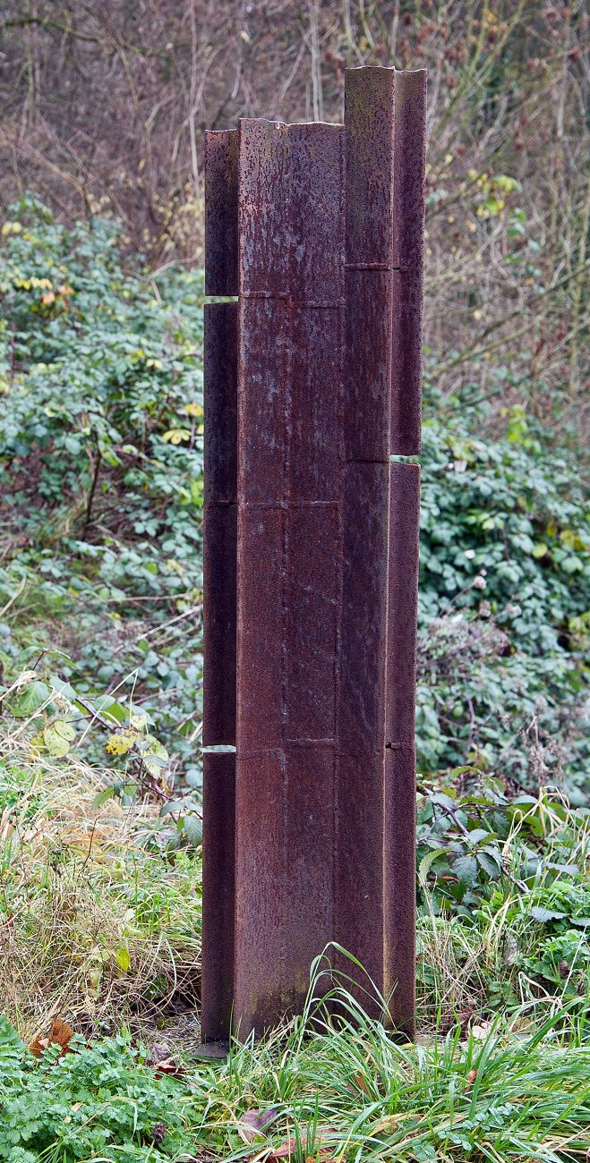 Stahlskulpturenpfad in Mettmann/Neandertal; Gelände des Landschaftsarchitekten R. Boedeker; Größen ca. 0,50 m - 2,50m in Breite bzw. Höhe