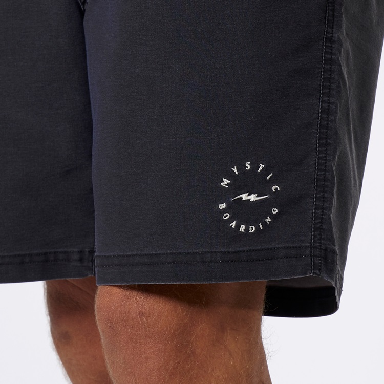 Mystic The Volley Hybrid Short Black im SALE bei WindSucht