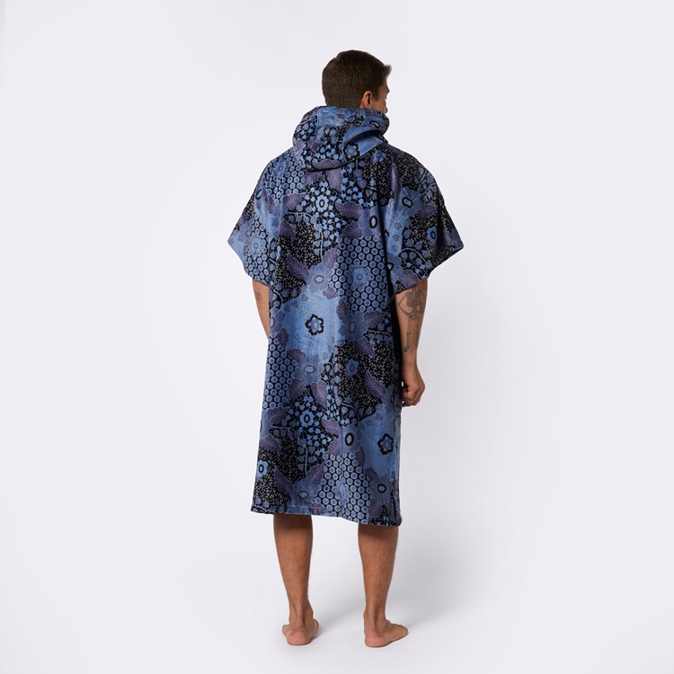 Mystic Poncho Velour AOP Blue Black im Angebot bei WindSucht