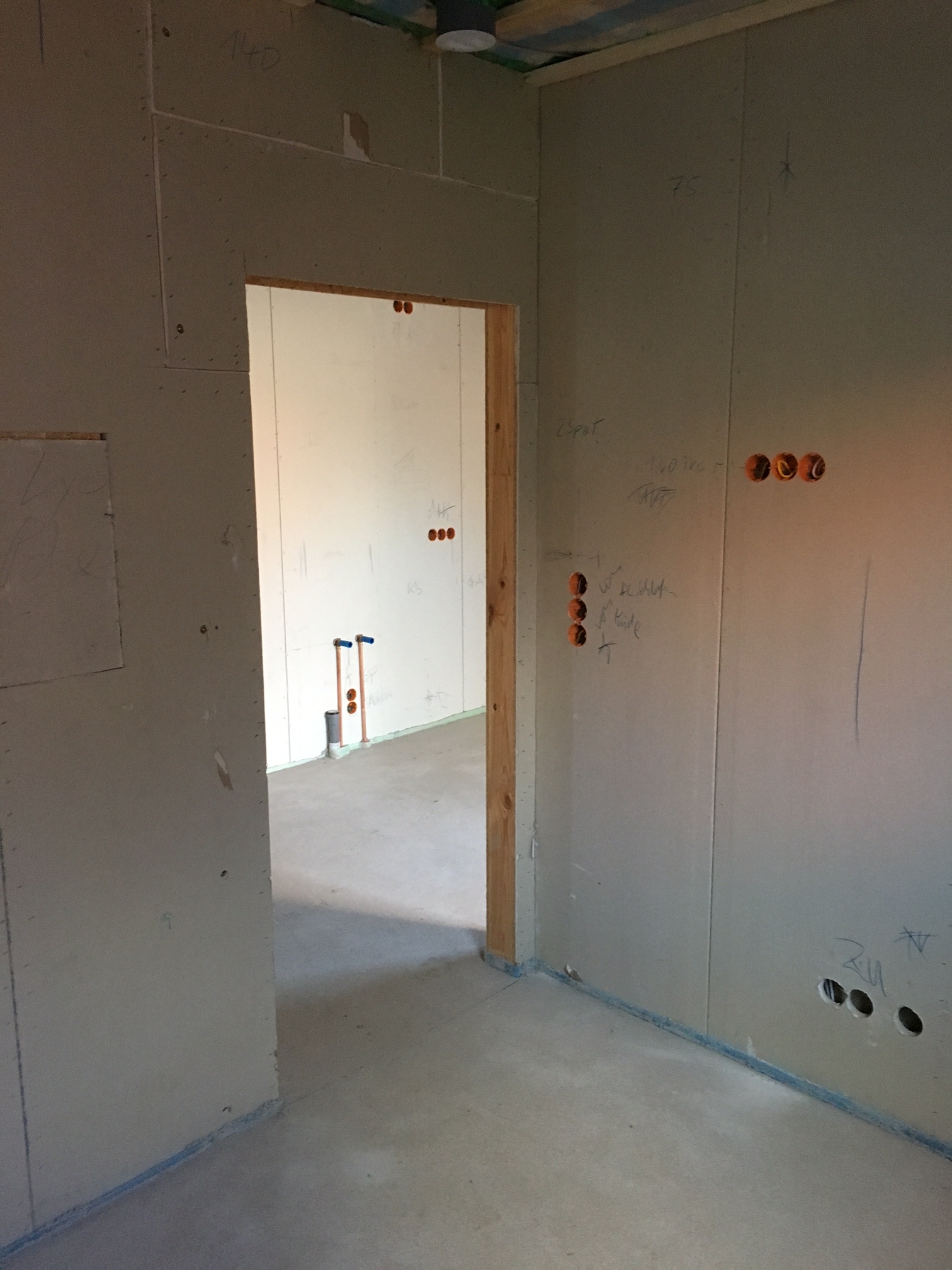 05.01. Blick vom Schlafzimmer auf die Küche