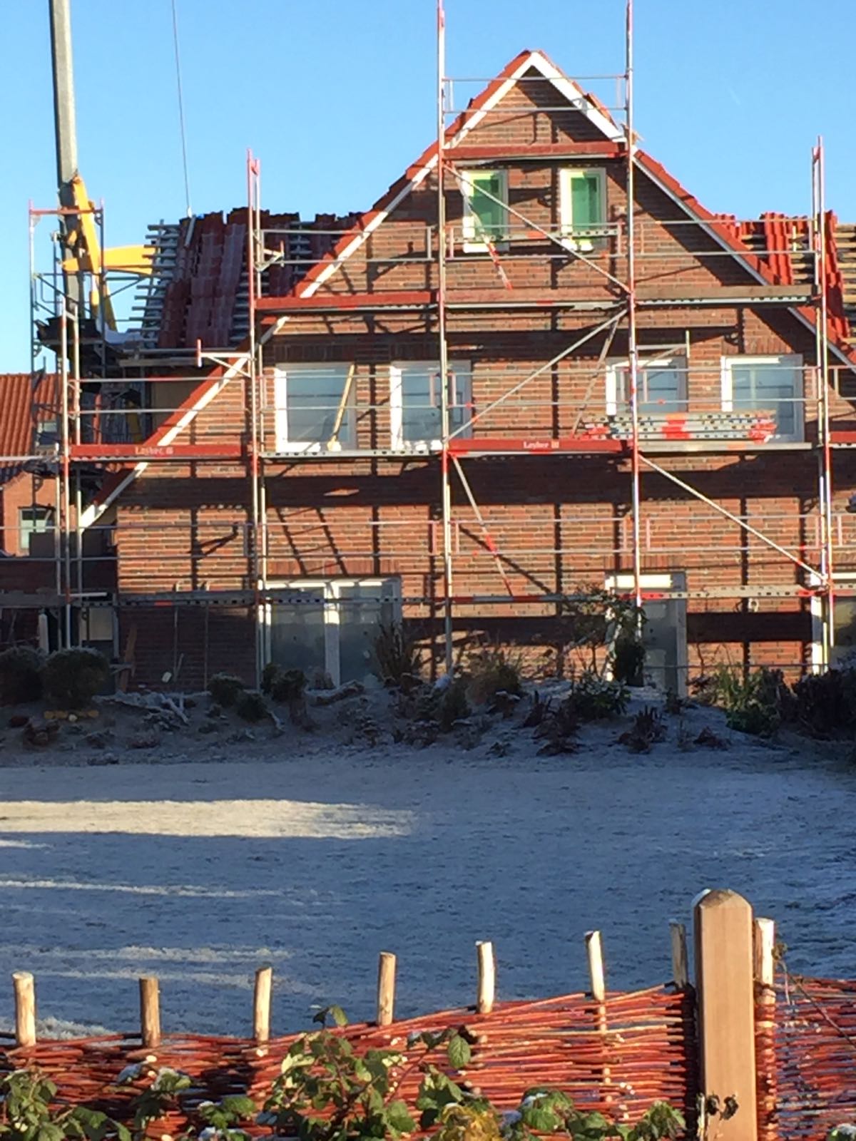 06.12. So langsam sieht es nach Haus aus. Leider spielen die Temperaturen gerade nicht mit. Morgen soll es wärmer werden und dann kommt der Estrich