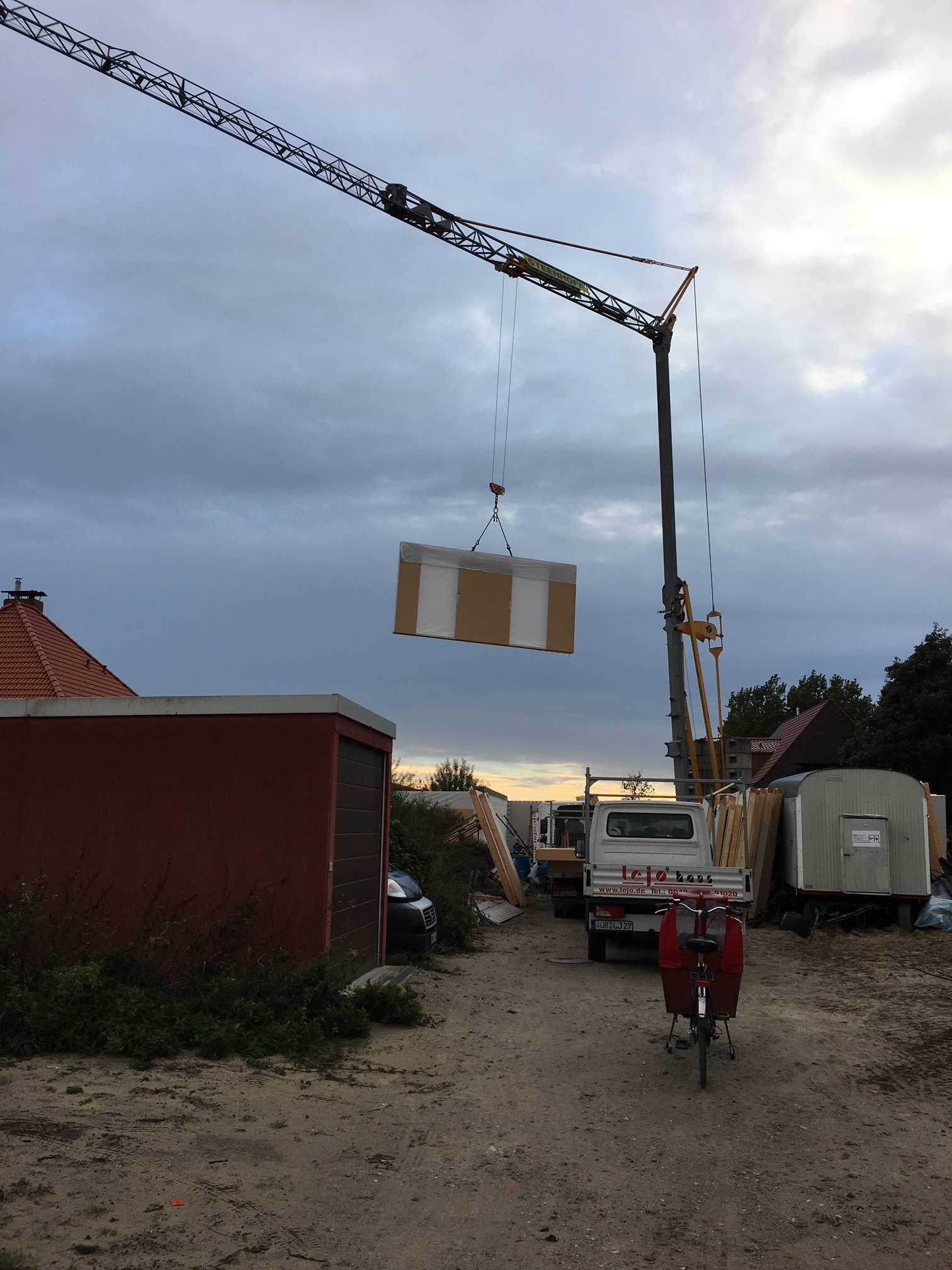 12.10. Der Baukran in Aktion :-)