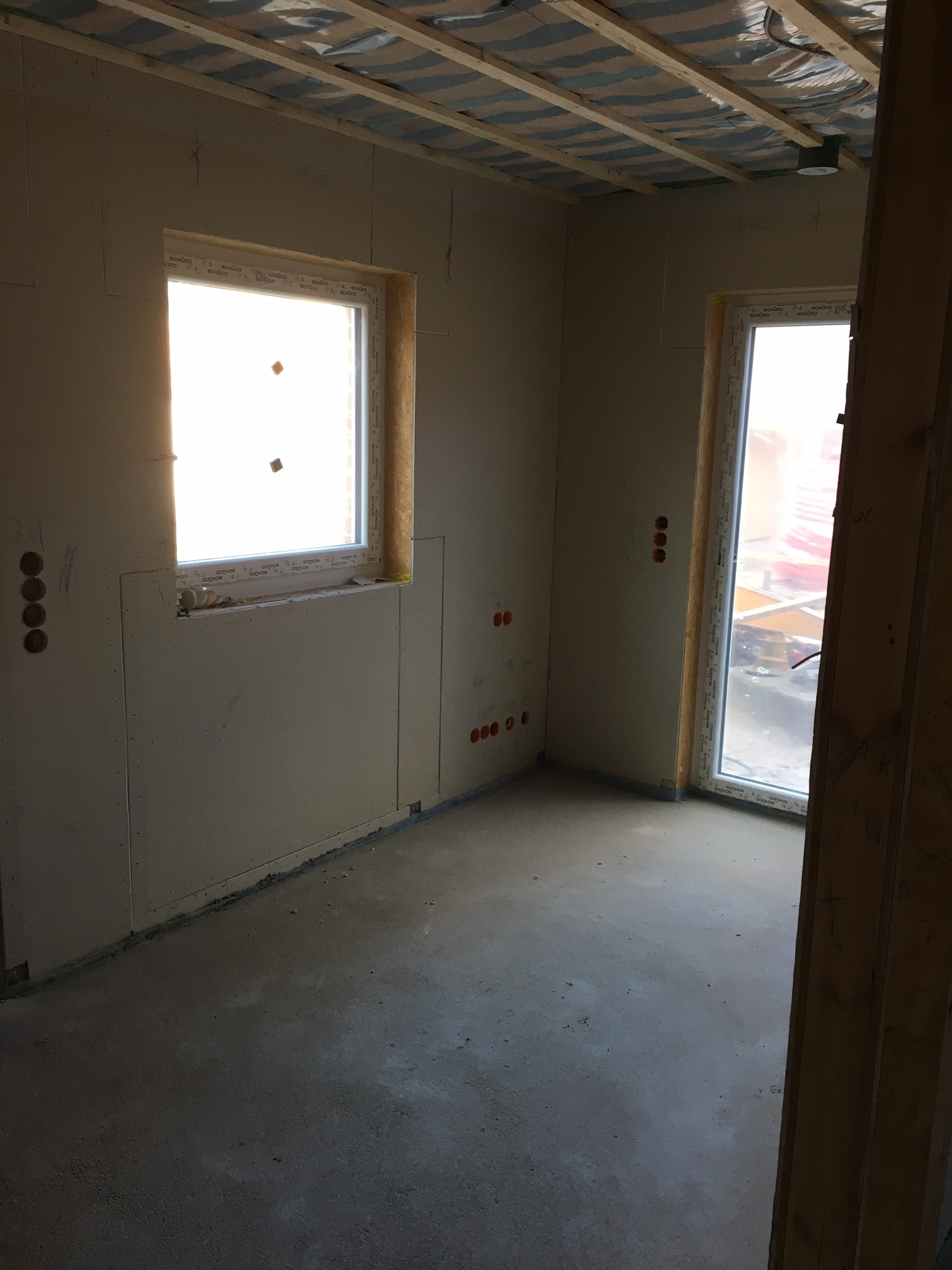 05.01. Blick von der Küche in den Wohnbereich