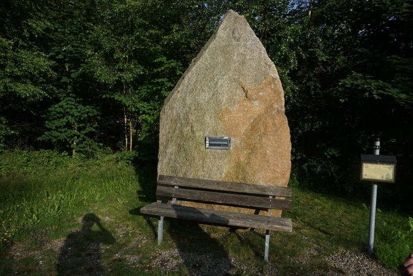 Briefkasten im Stein