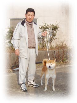 愛犬との立ち込みの写真です。