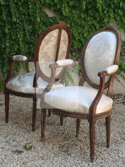 Couple de chaises médaillons - Ecoute Bergère