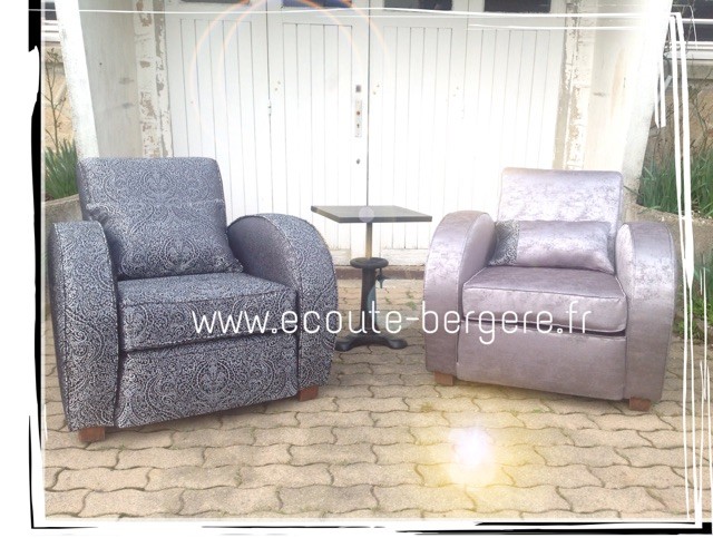 Deux fauteuils confortables, tissus moirés Casamance restaurés par Ecoute Bergère