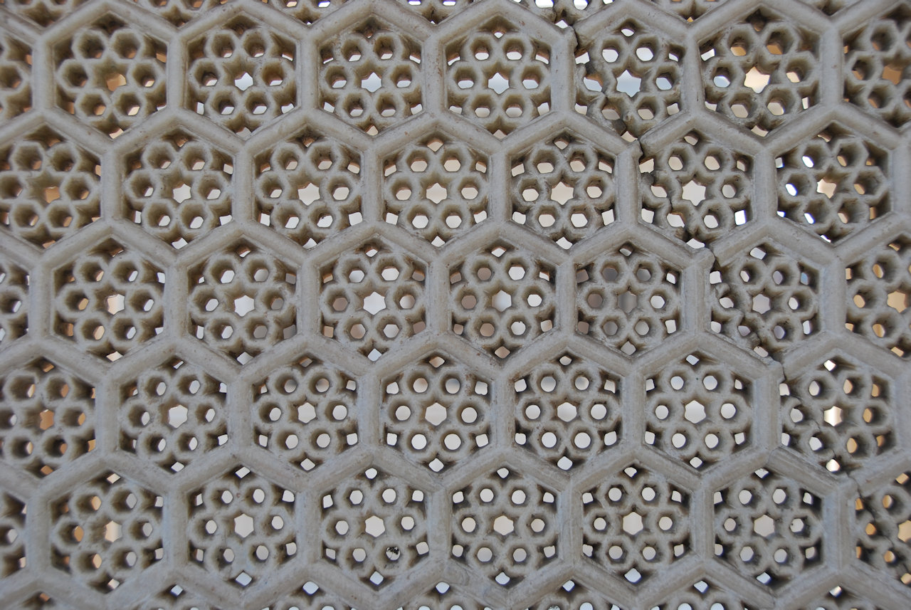 Agra 26.11.2014: Khas Mahal, lattice screen made of white marble.