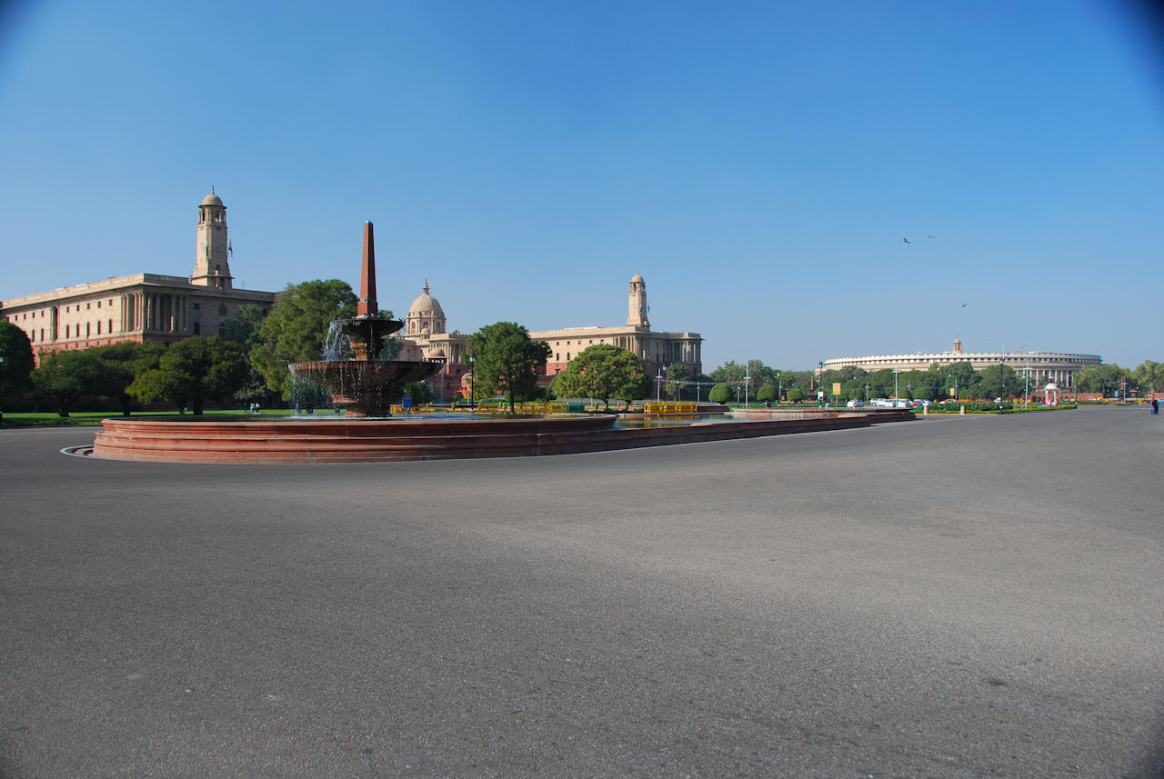 Delhi 30.11.2014: Secretariat Buildings and Sansad Bhavan as seen on Sundays without smog.