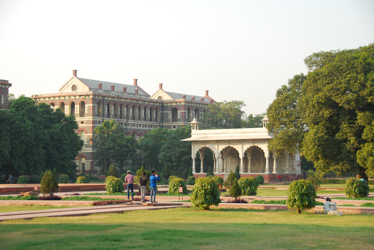 Delhi 06.11.2014: Red Fort, white marble pavillion in the Hayat Bakhsh Bagh.