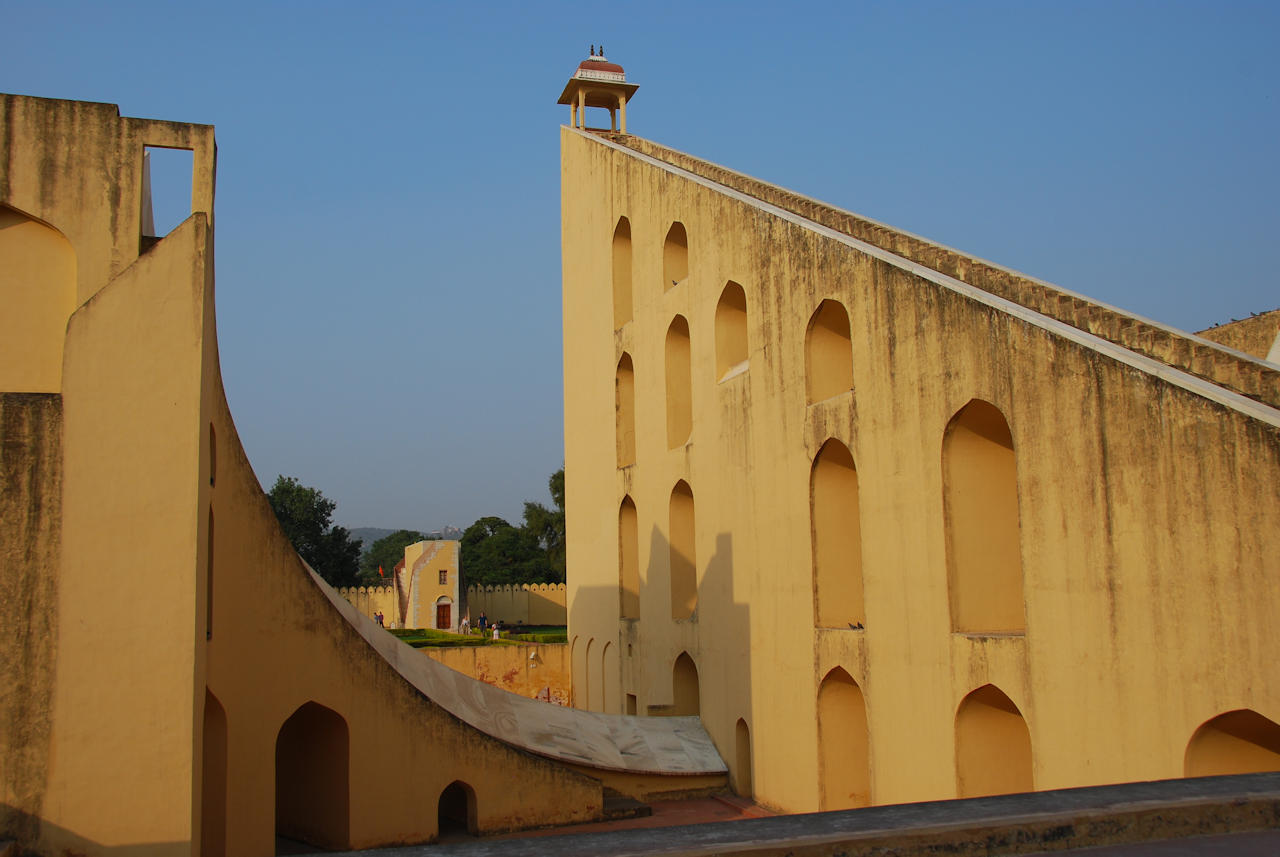 Jaipur 11.11.2014: Brihat Samrat Yantra. The staircase has a declination of 27°, same as the longitude of Jaipur.