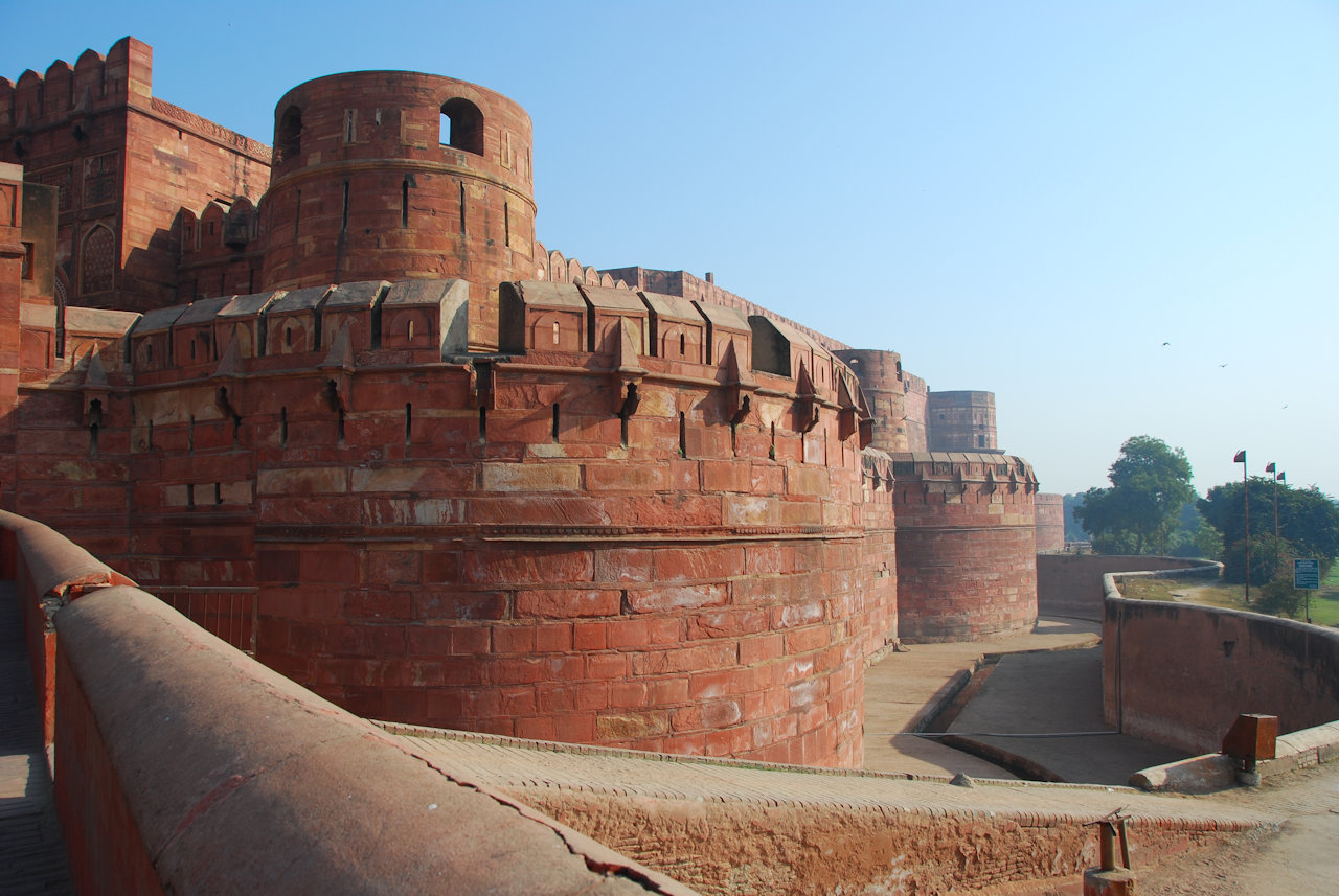 Agra 26.11.2014: Today the moat around Agra Fort is dry. The double walls are 20m high, 2,5km long.