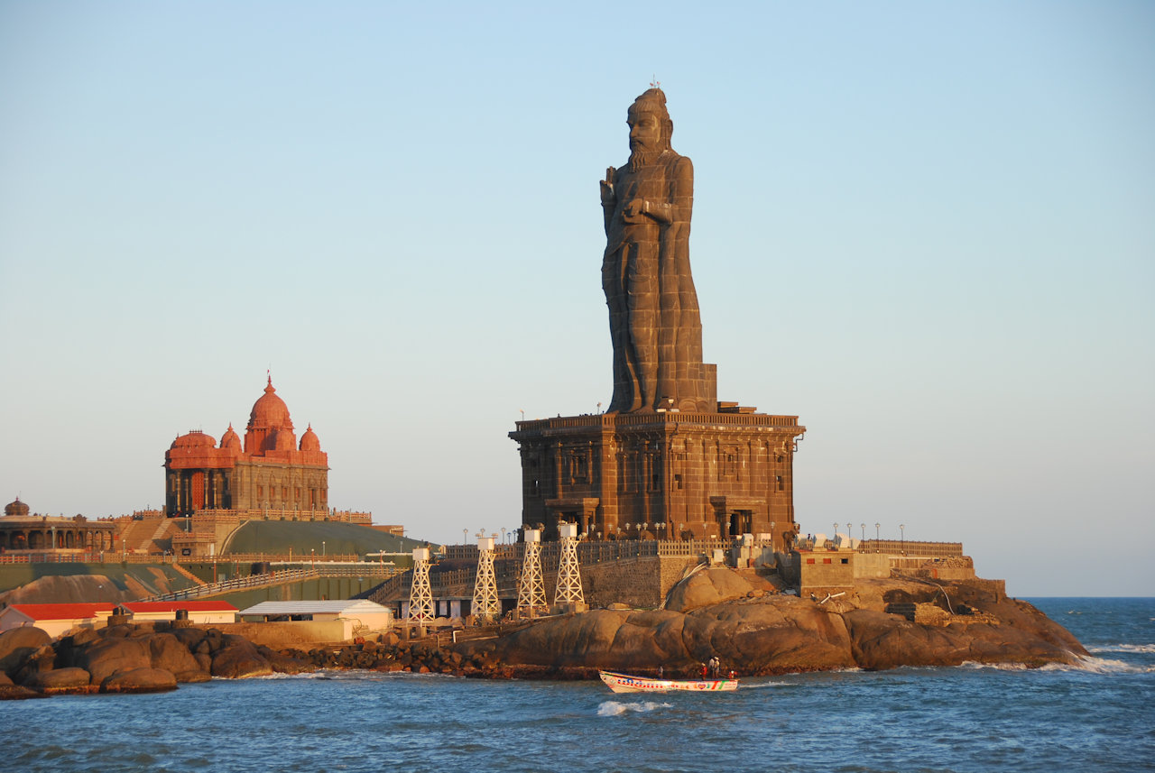 Kanyakumari 09.01.2012: Thiruvalluvar Memorial (front) & Vivekananda Memorial (back)