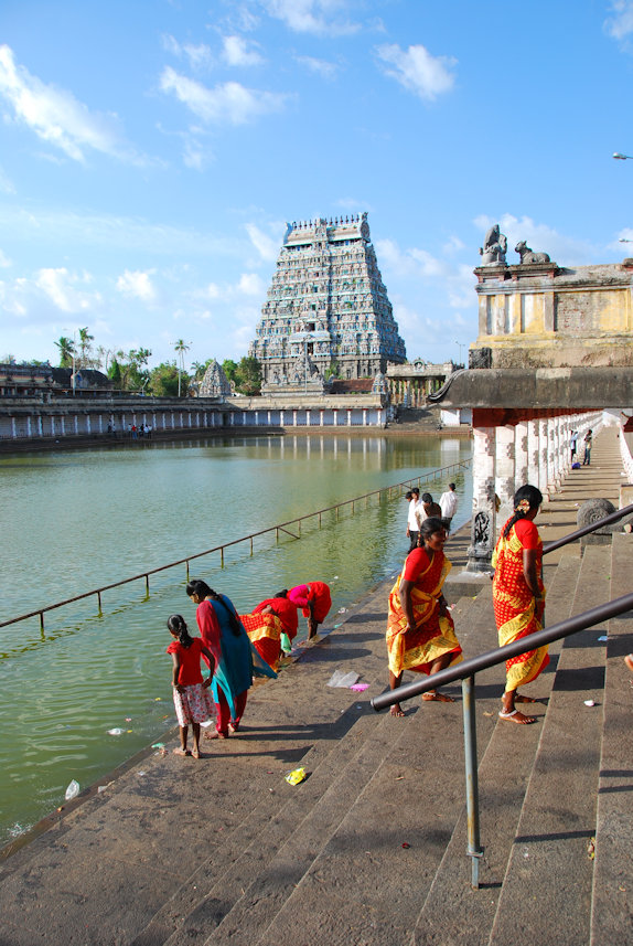 Chidambaram 22.01.2012: Sivaganga Tank inside Nataraja Temple.