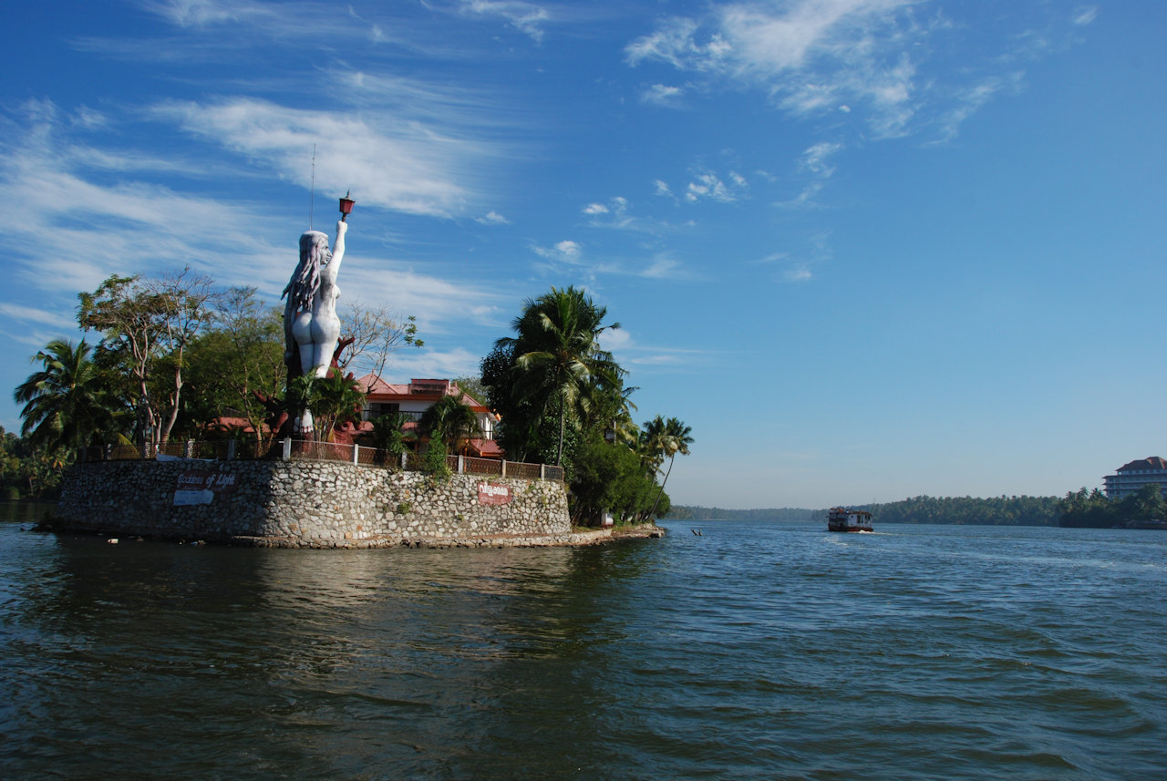 Kollam Ashtamudi Lake 06.01.2012: Valiyavila Family Estate.