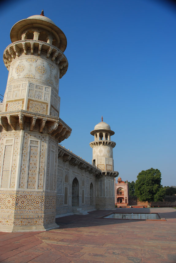 AgraAgra 27.11.2014: Itimad-ud-Daulagh, built 1622-1628 by Nur Jahan, daughter of Mizra Ghiyas Beg.