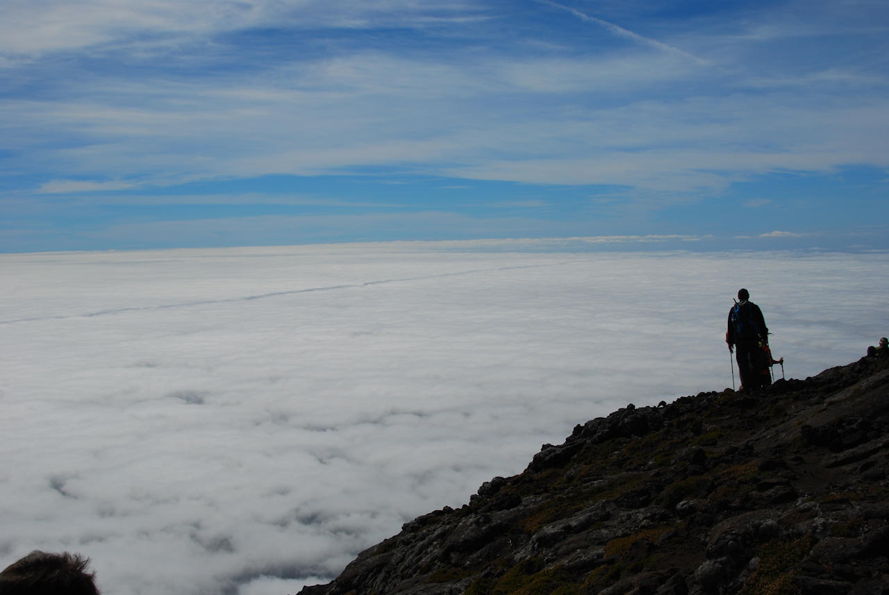 Azores 12.10.2015 - Pico: Shadow of a condensation trail on the clouds.