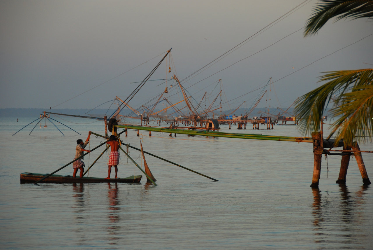 Kollam Ashtamudi Lake 06.01.2012: Fisher preparing their net.