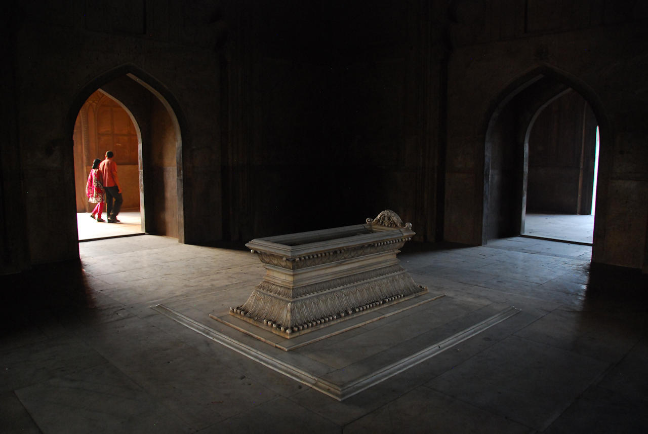 Delhi 07.11.2014: Safdarjang's Tomb, sarcophagus in the main chamber.