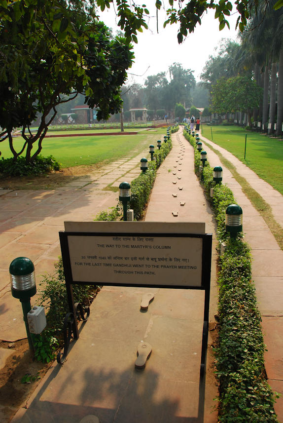 Delhi 07.11.2014: Gandhi Smriti, way to the Martyr's Column.