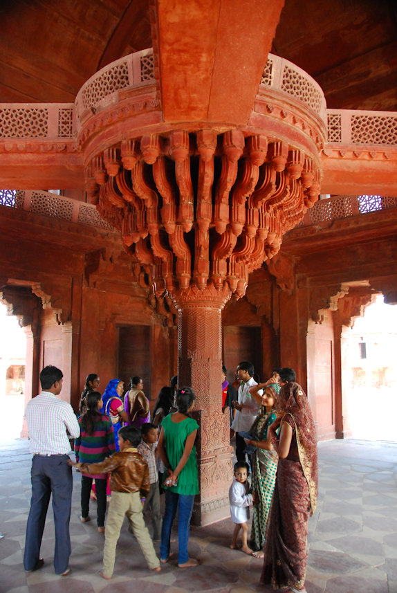 Fatehpur Sikri 28.11.2014: Inside Diwan-i-Khas (Hall of Private Audience).