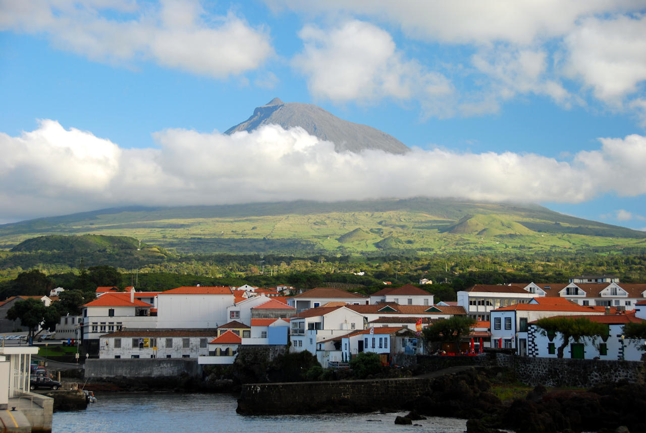 Azores 11.10.2015 - Pico: Madalena and Pico.