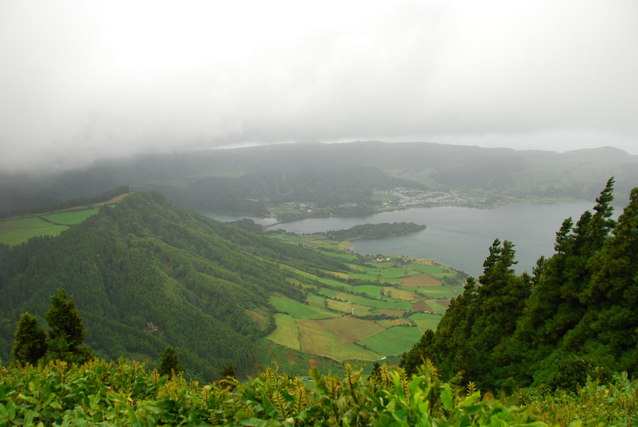Azores 04.10.2015 - Sao Miguel: Caldera of Sete Cidades - Lagoa Azul (right), Lagoa Verde (left)