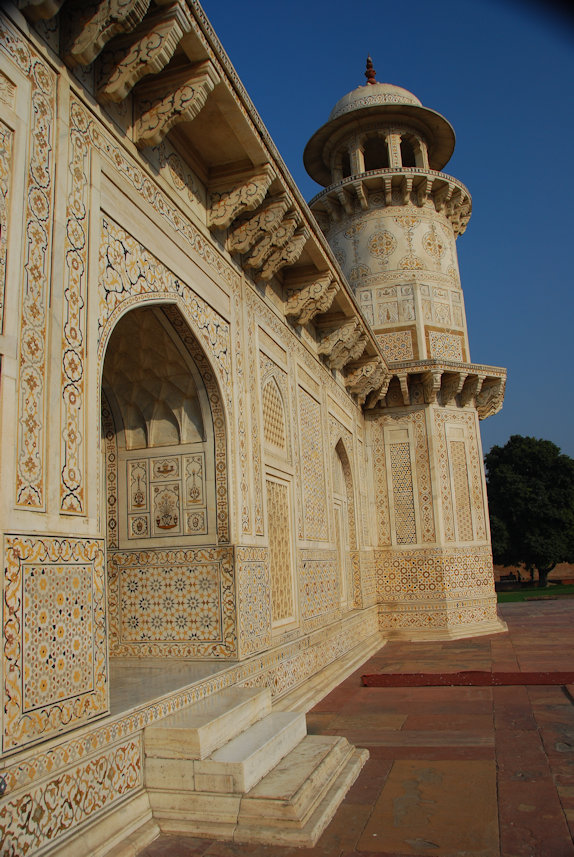 Agra 27.11.2014: Itimad-ud-Daulagh, tomb of Mizra Ghiyas Beg, grandfather of Mumtaz Mahal.