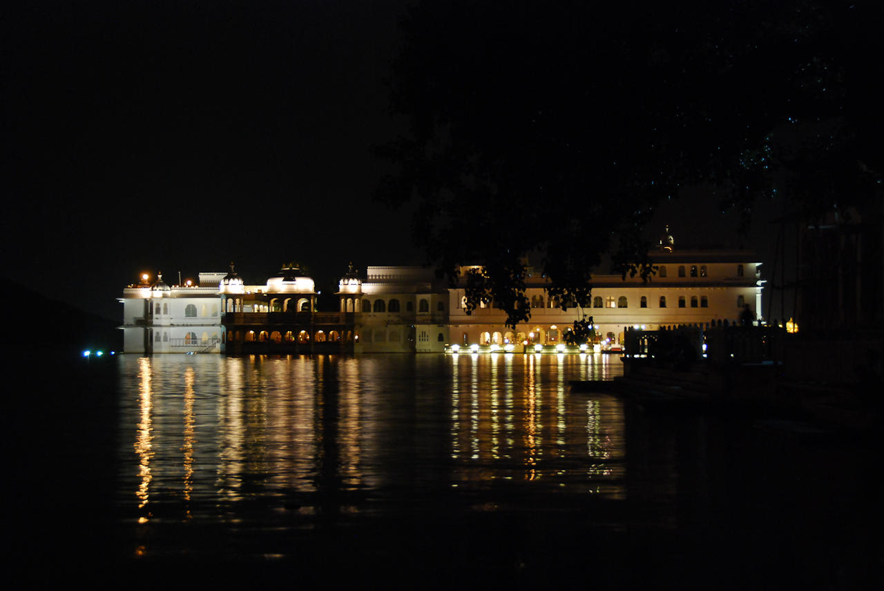 Udaipur 18.11.2014: Jagniwas Island, covered by the Taj Palace Hotel.