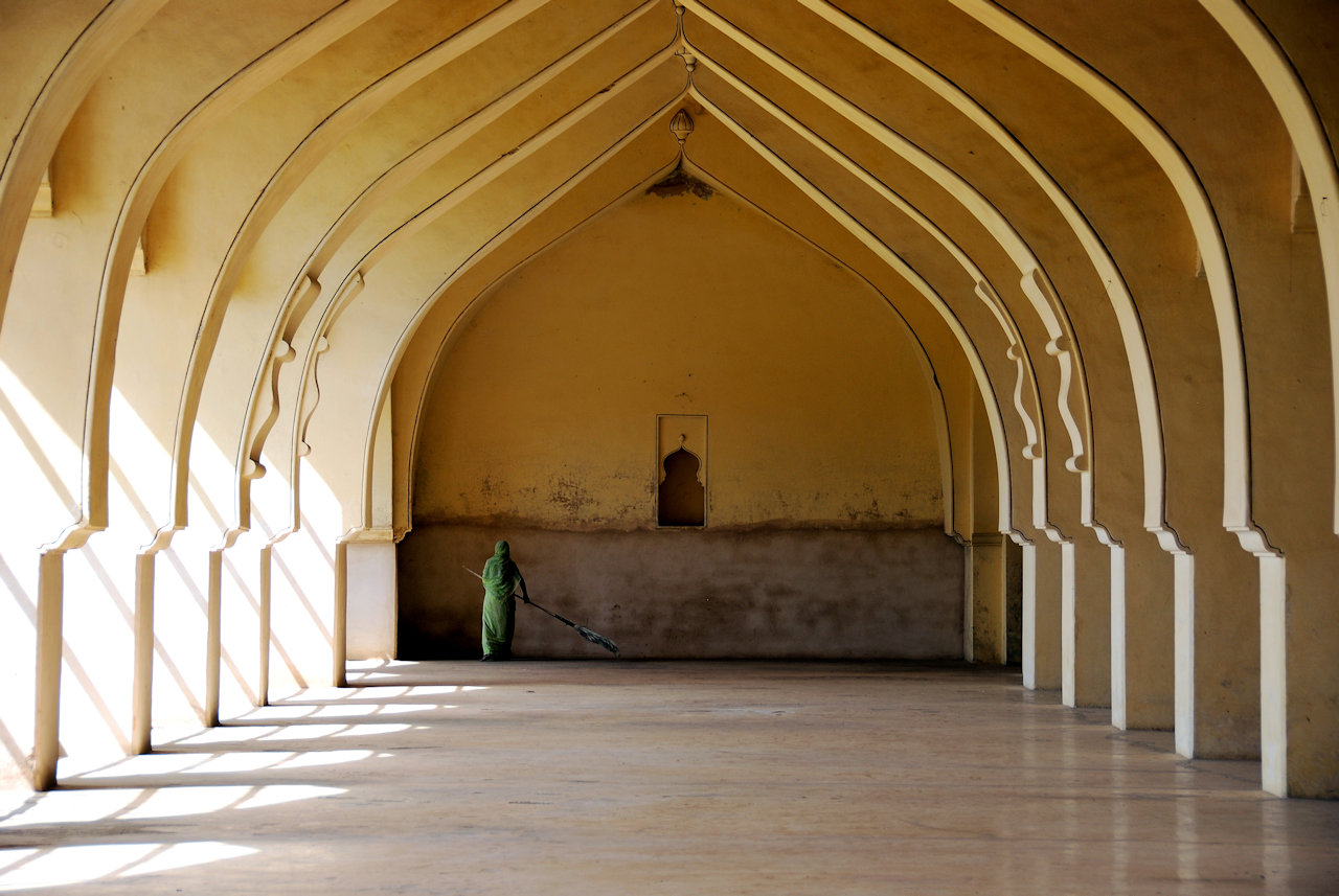 Gulbarga, Karnataka 10.11.2010: Jama Masjid inside Gulbarga Fort
