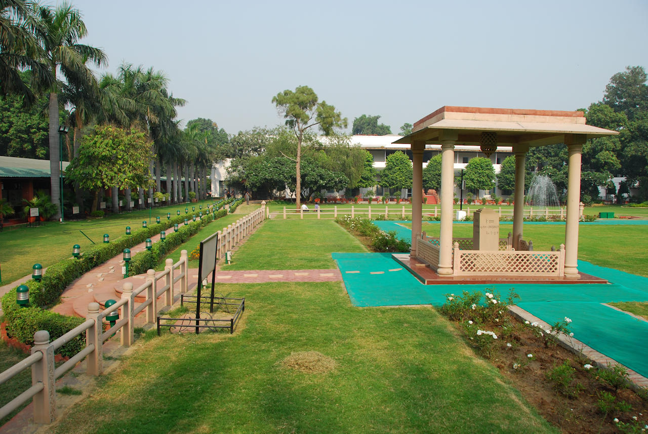 Delhi 07.11.2014: Gandhi Smriti, Martyr's Column and Gandhi's final steps.