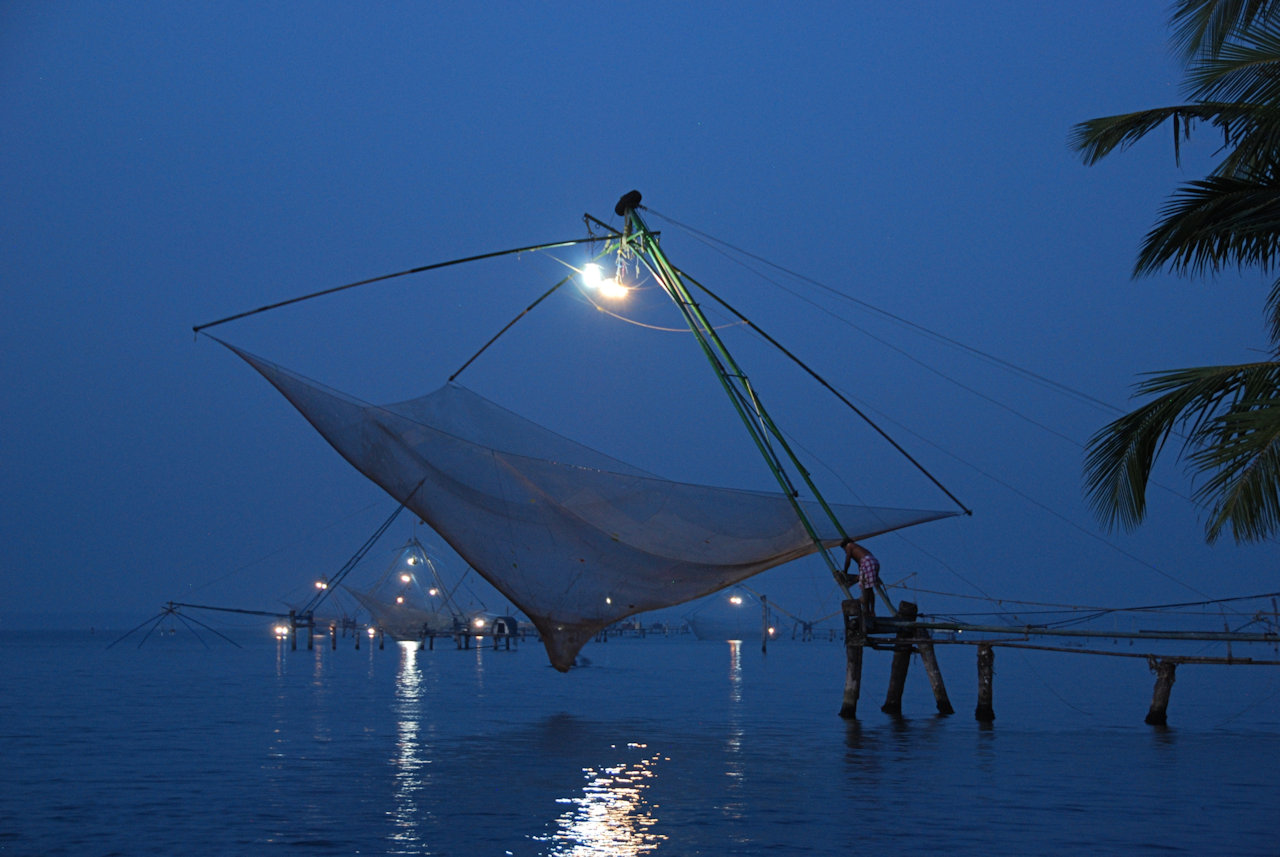 Kollam Ashtamudi Lake 06.01.2012: Fisher preparing their net.