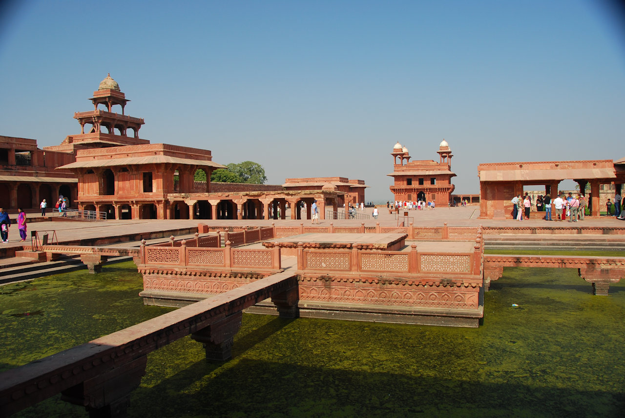 Fatehpur Sikri 28.11.2014: Platform in an ornamental pool where musicians performed for Akba.