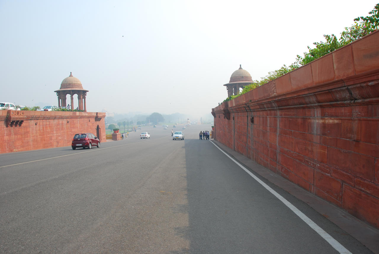 Delhi 07.11.2014: View-obscured by smog-down Rajpath from Raisina Hill east towards India Gate.